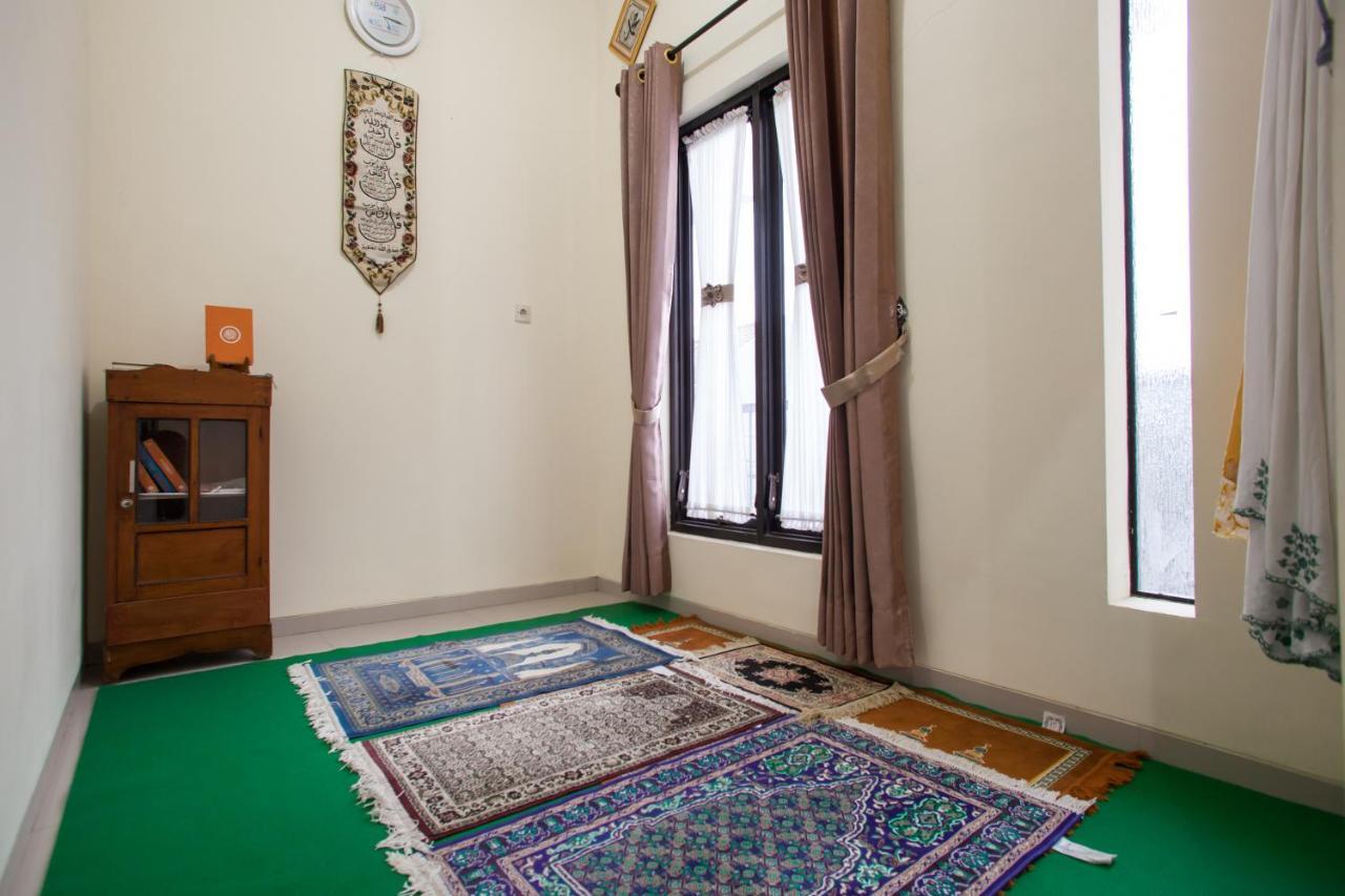 Reddoorz Syariah Near Singha Merjosari Park Маланг Экстерьер фото